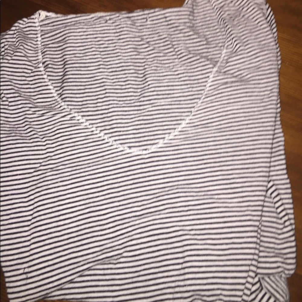 BRANDY MELVILLE STRIPED V NECK